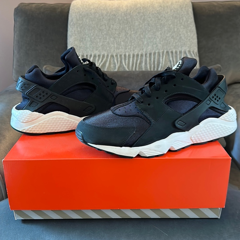 Men's size 13 Black Nike Air Huarache